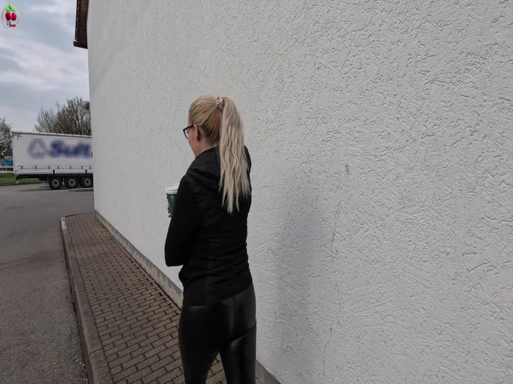sexy foto nr. 2 von AO-FICK an der Autobahn | XXL SPERMA Ladung statt Kaffee
