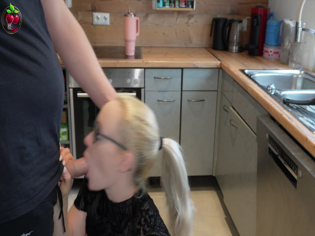 sexy foto nr. 4 von Quickie WEETLOOK FICK! Mit XXL FACIAL zur Arbeit!
