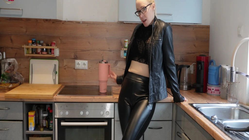 sexy foto nr. 9 von Quickie WEETLOOK FICK! Mit XXL FACIAL zur Arbeit!