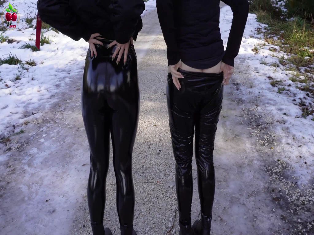 sexy foto nr. 3 von PUBLIC PISS IM SCHNEE Lack-Bitches on Tour! Leckst du uns?