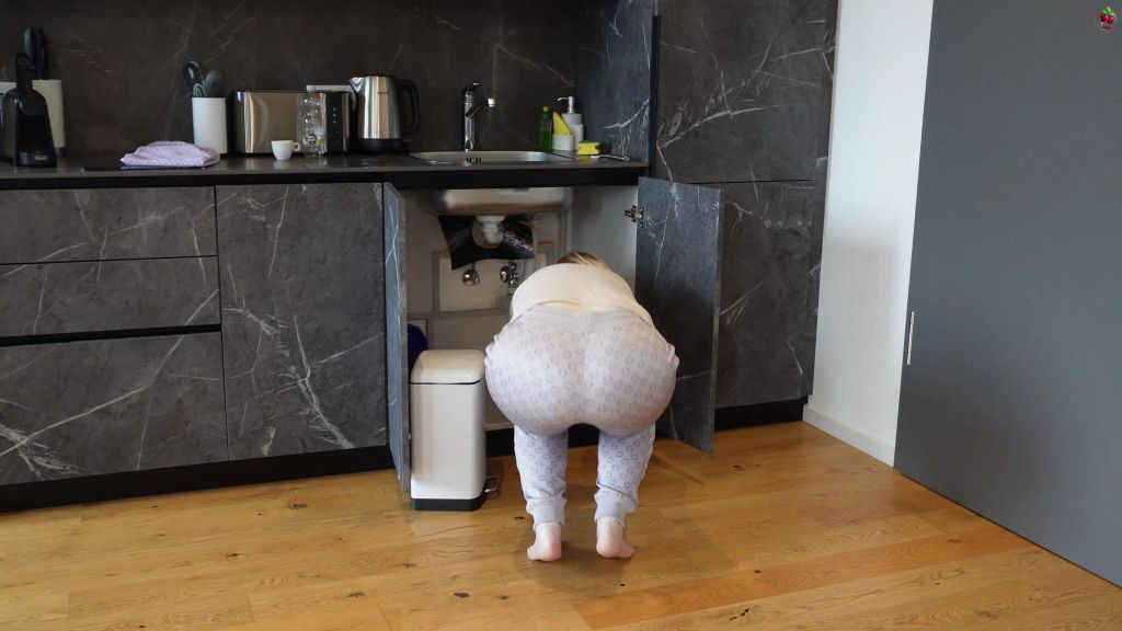 sexy foto nr. 1 von Perverser Hausmeister Notdienst! Löcher BLANK gestopft!