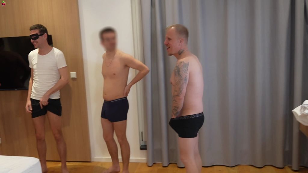 sexy foto nr. 3 von Fuck Toy Party! 5 geile Schlampen + 6 XXL Schwänze totale