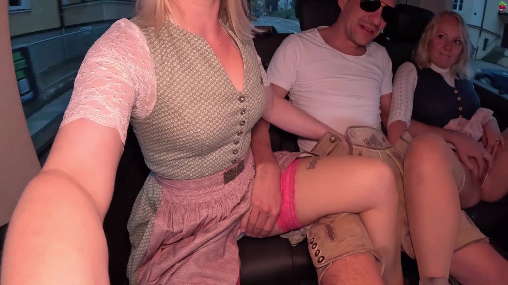 sexy foto nr. 3 von Volksfest Riesenrad SKANDAL! Zwei geile Dirndln reiten Fremd