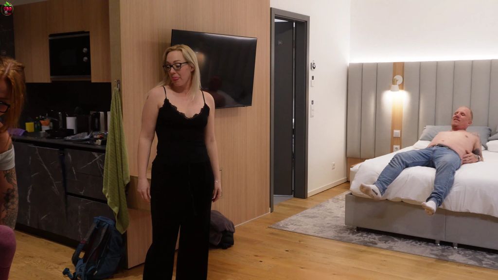 sexy foto nr. 1 von FFM Hotel Creampie | Gummi runter! Er pumpt mir die Fotze
