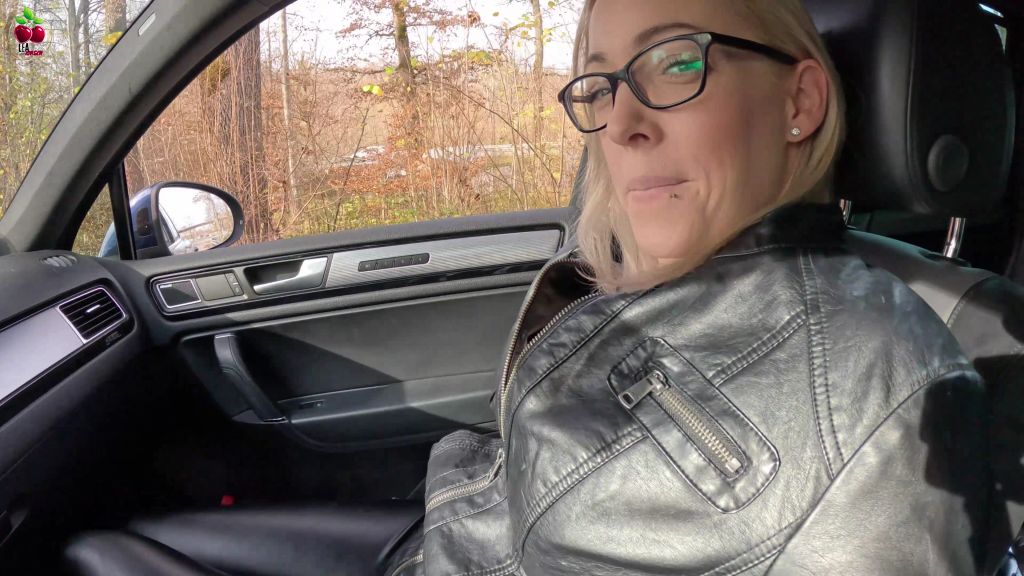 sexy foto nr. 2 von PUBLIC AO-FICK am SEX PARKPLATZ | MEGA CUMSHOT