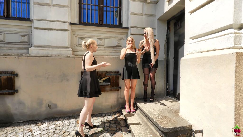 Vorschaubild 1 zum Video „Deutsches Amateur-Casting – „Nur ein Interview“… dann ...“