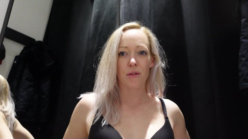 sexy foto nr. 6 von Hausverbot riskiert!?! Nervenkitzel in der Umkleidekabine!