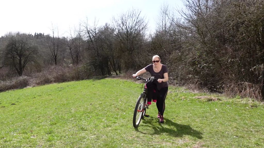 sexy foto nr. 1 von RISKANT! Sonnencreme vergessen? Dreister Outdoor Blowjob!