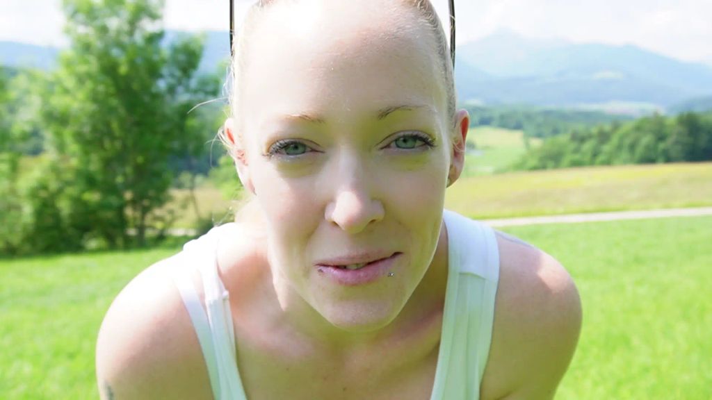 sexy foto nr. 2 von Outdoor-Squirt! Das hat ER leider verpasst!