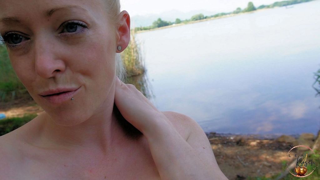 sexy foto nr. 10 von DREIST?! Public Piss am FKK-Strand!