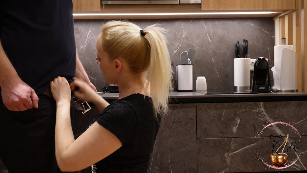 sexy foto nr. 3 von OMG Riskanter Kantinen-BJ! Dicke Ladung vom Arbeitskollegen