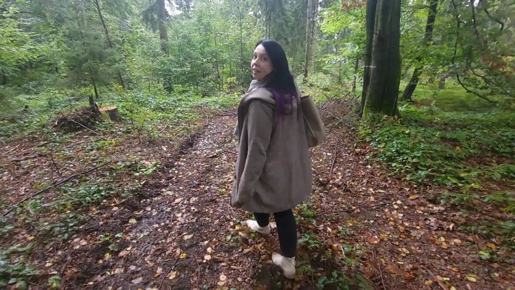 sexy foto nr. 1 von Schüchternen Typen zum ERSTEN MAL im WALD geblasen