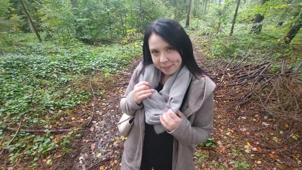 sexy foto nr. 2 von Schüchternen Typen zum ERSTEN MAL im WALD geblasen