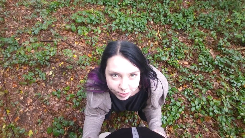 sexy foto nr. 3 von Schüchternen Typen zum ERSTEN MAL im WALD geblasen