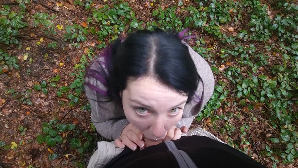 sexy foto nr. 5 von Schüchternen Typen zum ERSTEN MAL im WALD geblasen