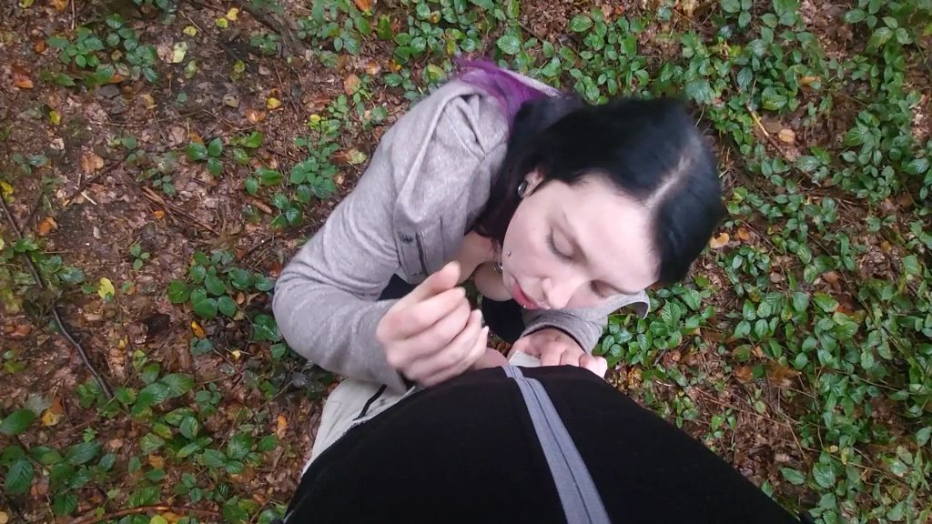 sexy foto nr. 8 von Schüchternen Typen zum ERSTEN MAL im WALD geblasen