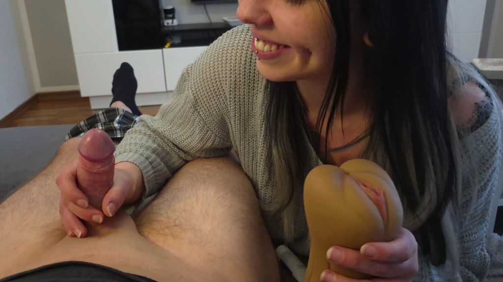 sexy foto nr. 3 von Wie echt fühlt sie sich an? Gummi Pussy VS echte Pussy!
