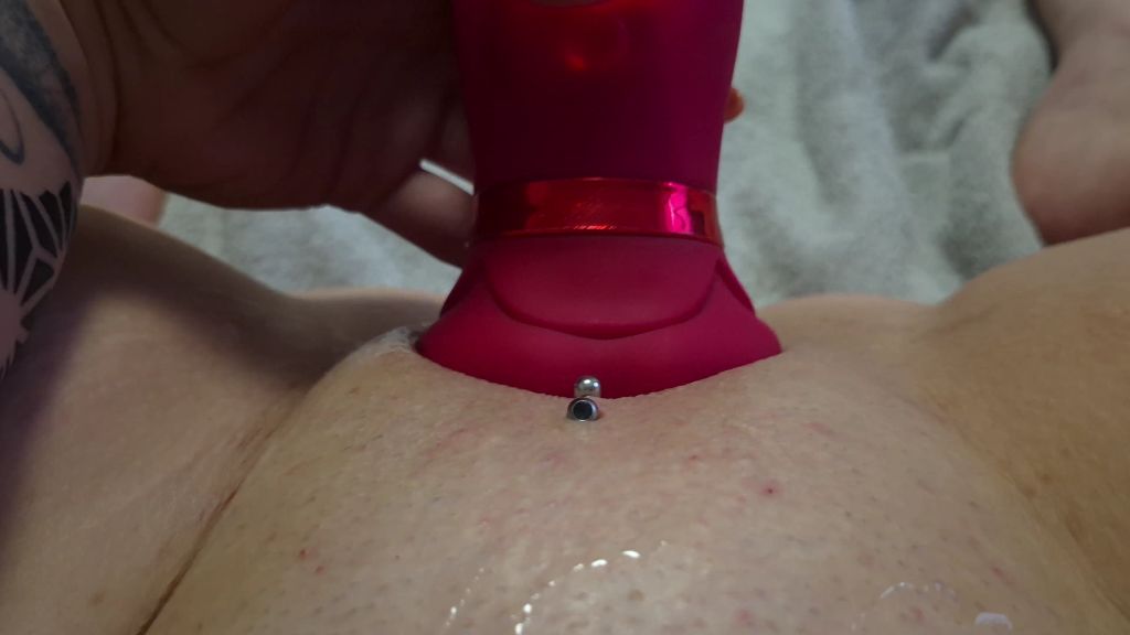 Vorschaubild 3 zum Video „OMG, ich komme! Vom neuen Toy zum Orgasmus geleckt!“