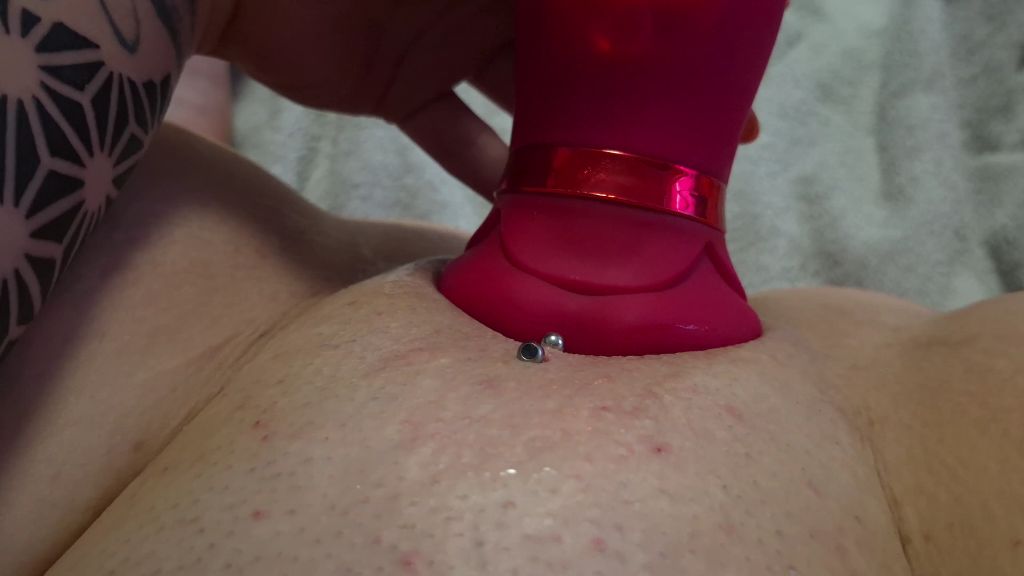 Vorschaubild 5 zum Video „OMG, ich komme! Vom neuen Toy zum Orgasmus geleckt!“
