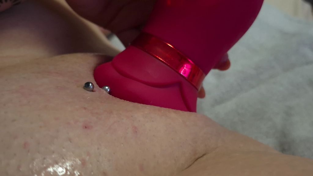 Vorschaubild 6 zum Video „OMG, ich komme! Vom neuen Toy zum Orgasmus geleckt!“