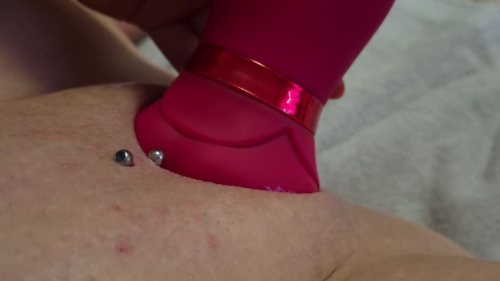 Vorschaubild 7 zum Video „OMG, ich komme! Vom neuen Toy zum Orgasmus geleckt!“