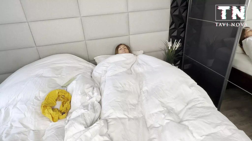 sexy foto nr. 3 von ERKRANKT! FICK VIRUS! NACHBAR BRINGT MIR SUPPE!