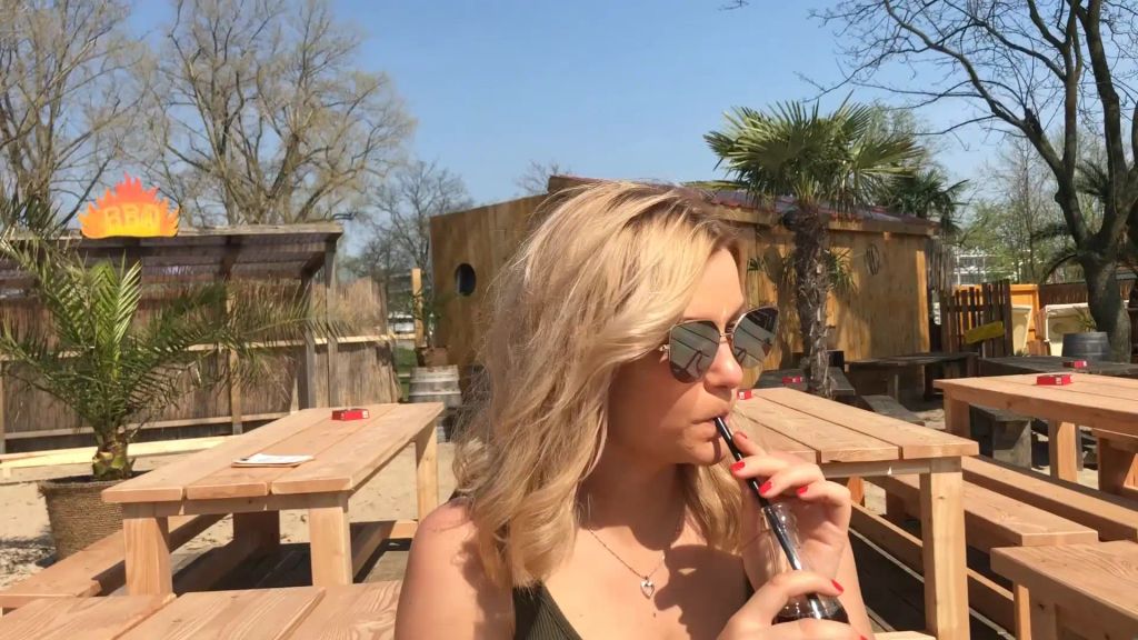 sexy foto nr. 8 von DAS VERSAUTE Spielchen mit Hanna im Strandclub!!!