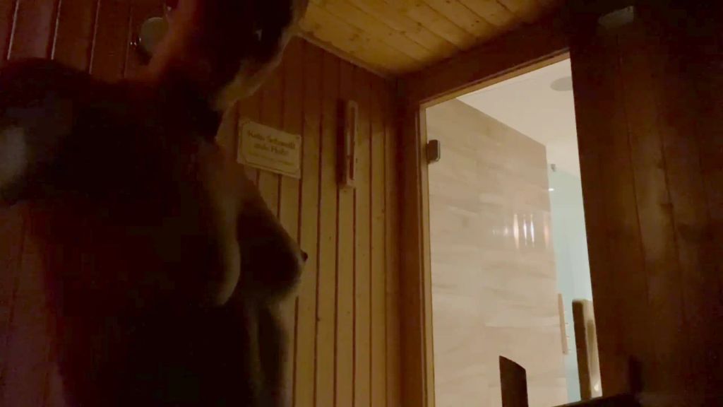 sexy foto nr. 3 von Allein in der Sauna!!! Ich machs mir selbst!!