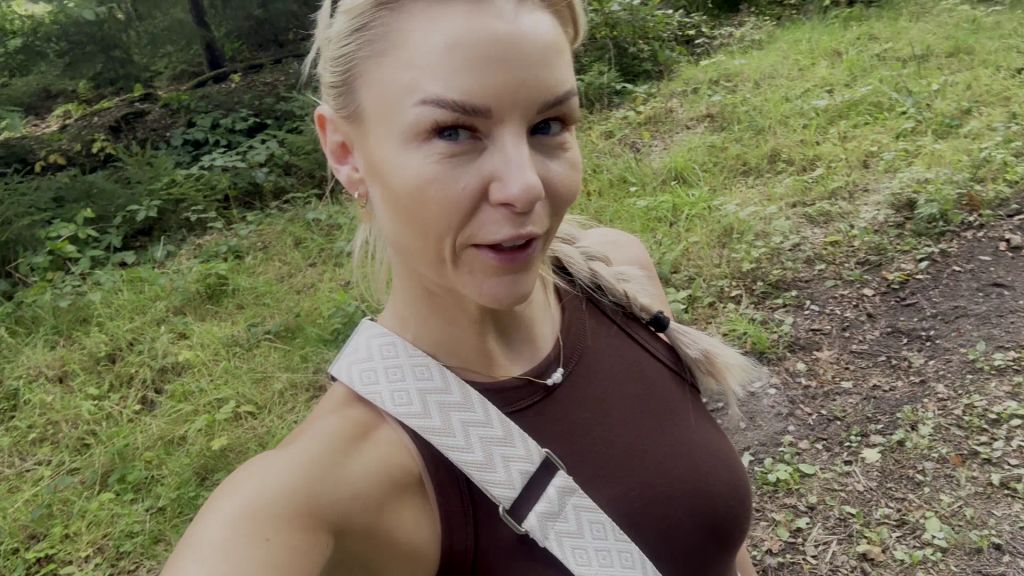 sexy foto nr. 1 von Waldspaziergang mit PIPI PAUSE!!