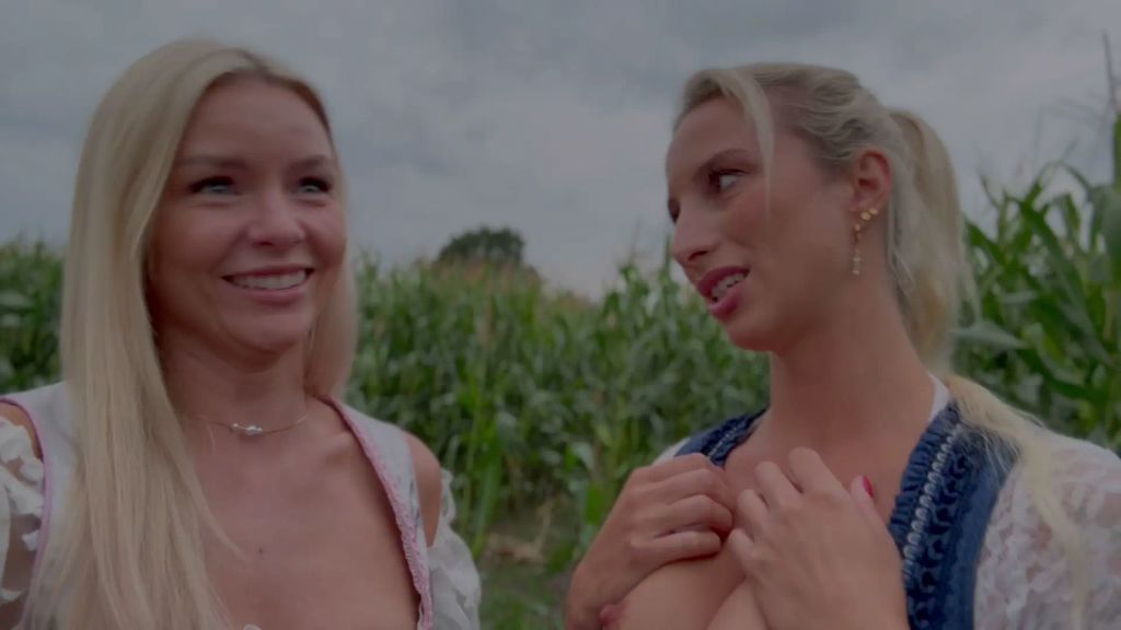 sexy foto nr. 4 von Im Dirndl ins Maisfeld gestrullert!!