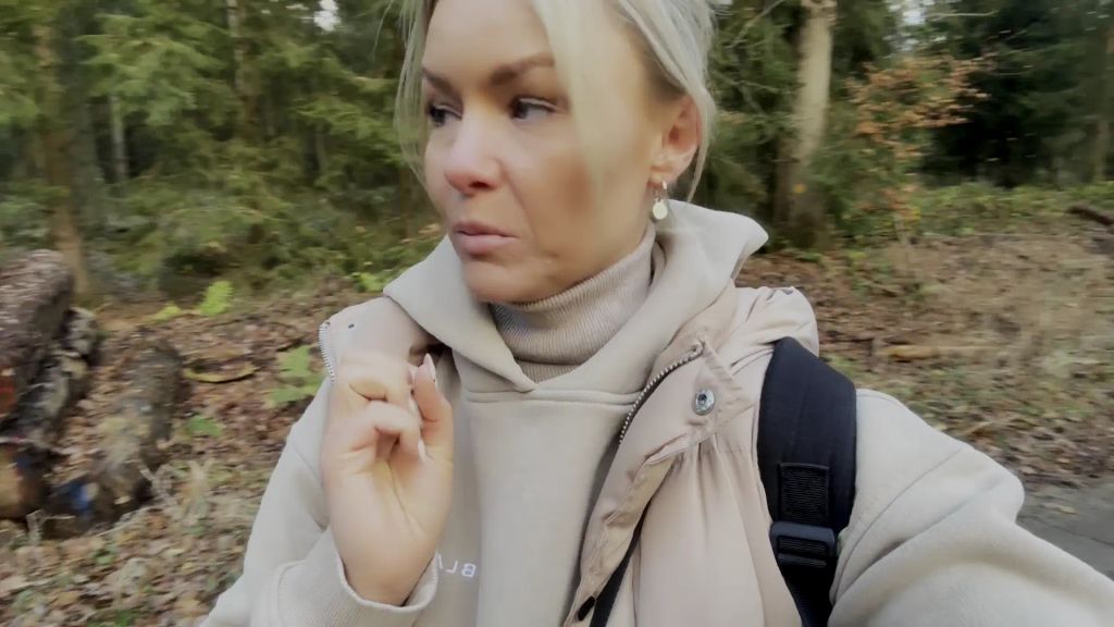 sexy foto nr. 4 von Einfach in den Wald gestrullert!