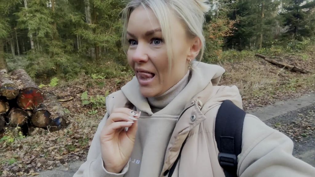 sexy foto nr. 5 von Einfach in den Wald gestrullert!