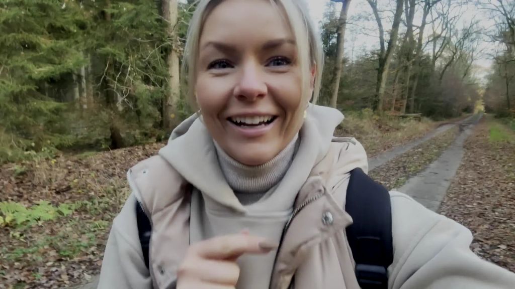 sexy foto nr. 6 von Einfach in den Wald gestrullert!