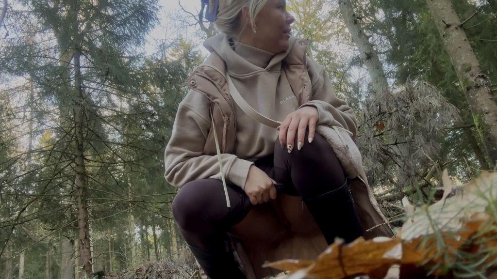 sexy foto nr. 9 von Einfach in den Wald gestrullert!