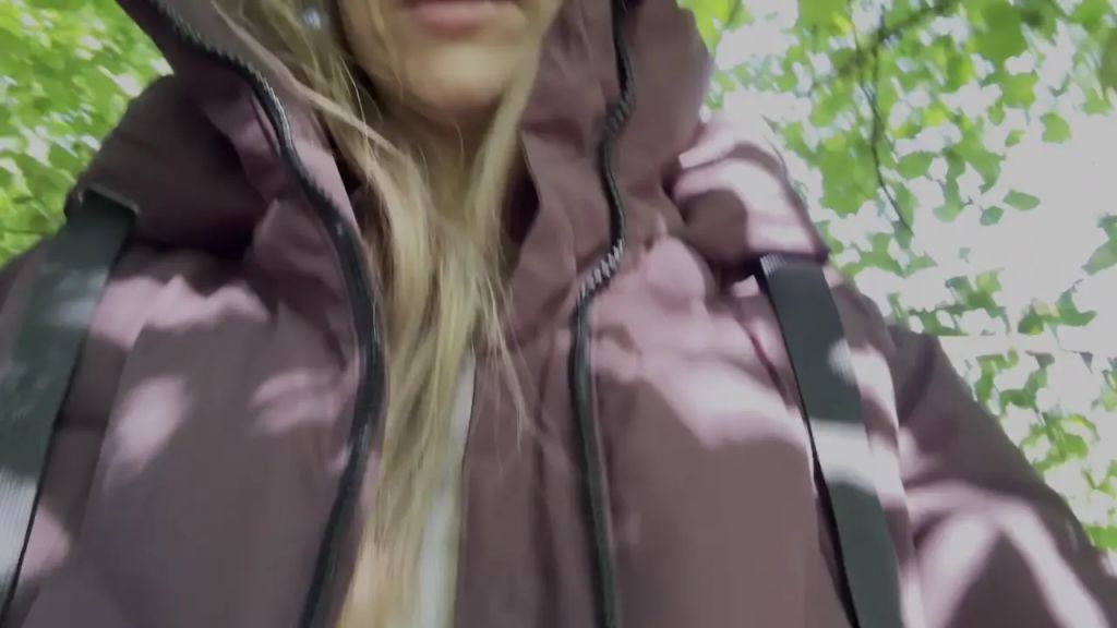sexy foto nr. 5 von Pipi am Waldesrand! Ungeschönt und und geschminkt!