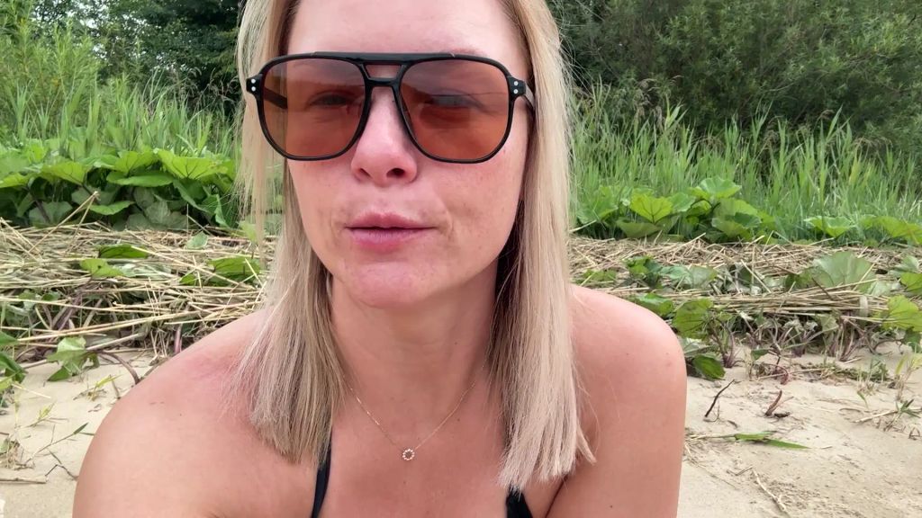 sexy foto nr. 1 von Urlaubstag am Strand. Mit pipi Pause