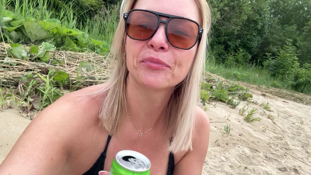 sexy foto nr. 2 von Urlaubstag am Strand. Mit pipi Pause