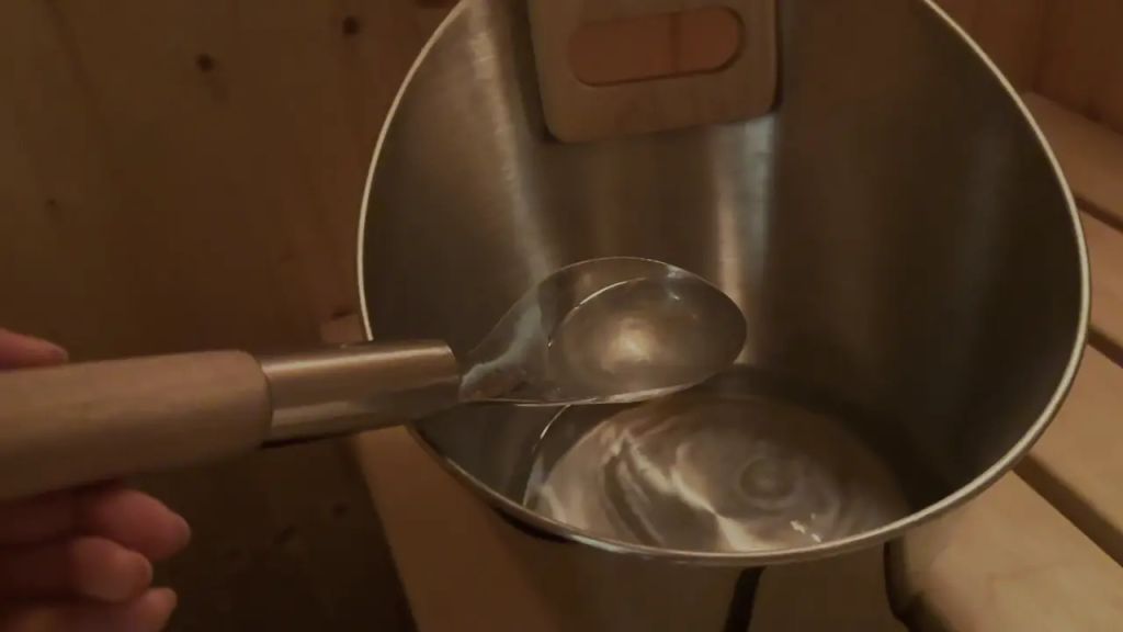 Vorschaubild 1 zum Video „SQUIRT Sauna Aufguss!!! Ich genieße meinen Urlaub !“
