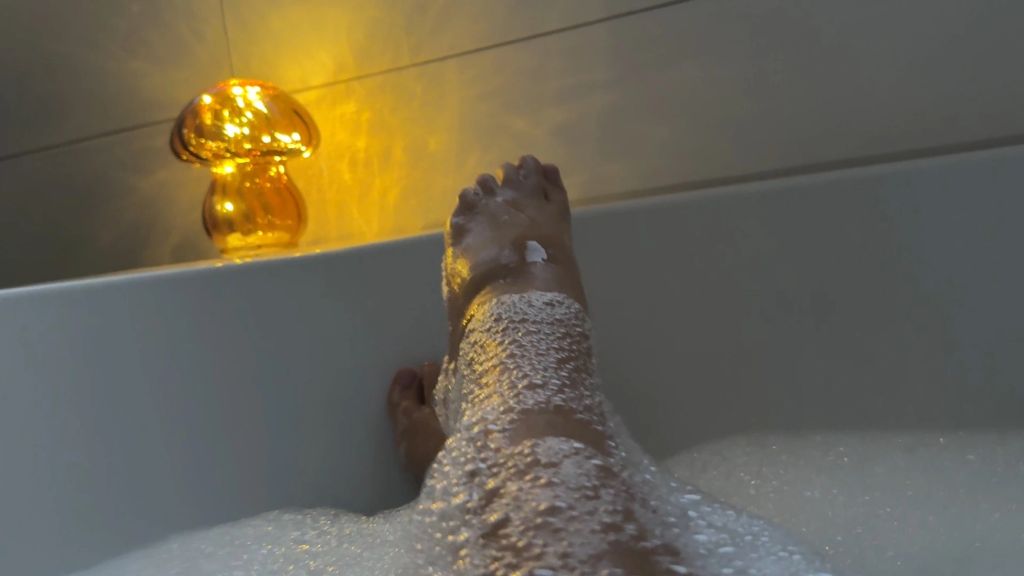 Vorschaubild 9 zum Video „Kommst du mit in die Wanne ?“