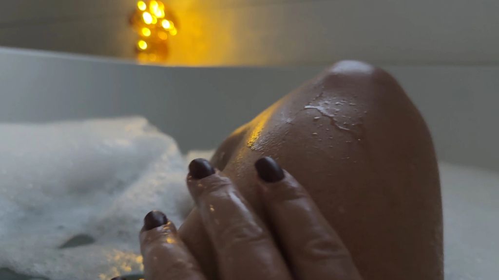 Vorschaubild 10 zum Video „Kommst du mit in die Wanne ?“