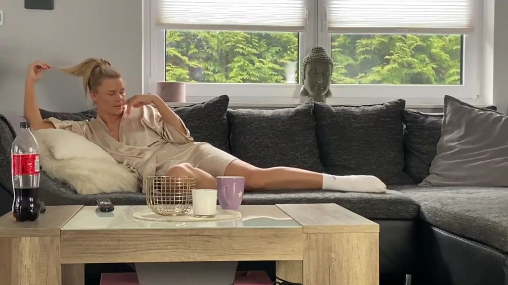 sexy foto nr. 3 von Bibi allein zu Haus!!! Stiefbruder filmt mich heimlich...