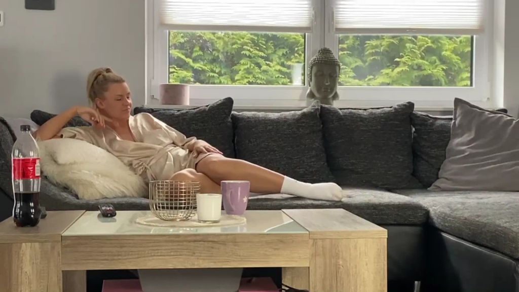 sexy foto nr. 4 von Bibi allein zu Haus!!! Stiefbruder filmt mich heimlich...