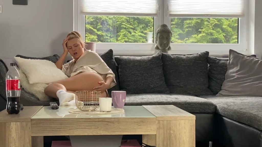 sexy foto nr. 5 von Bibi allein zu Haus!!! Stiefbruder filmt mich heimlich...