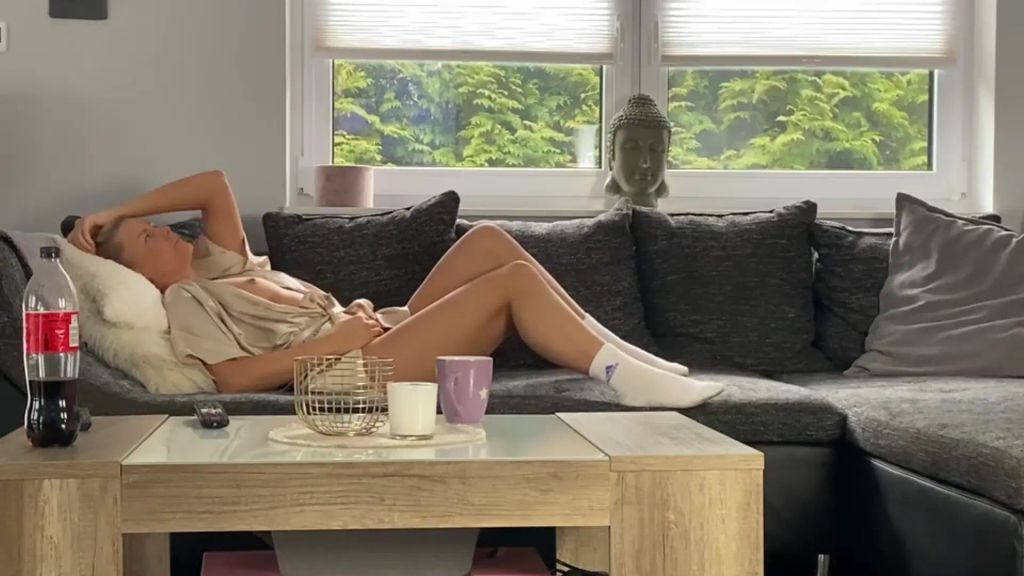sexy foto nr. 6 von Bibi allein zu Haus!!! Stiefbruder filmt mich heimlich...