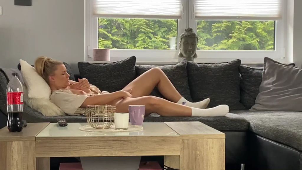 sexy foto nr. 8 von Bibi allein zu Haus!!!  Stiefbruder filmt mich heimlich...