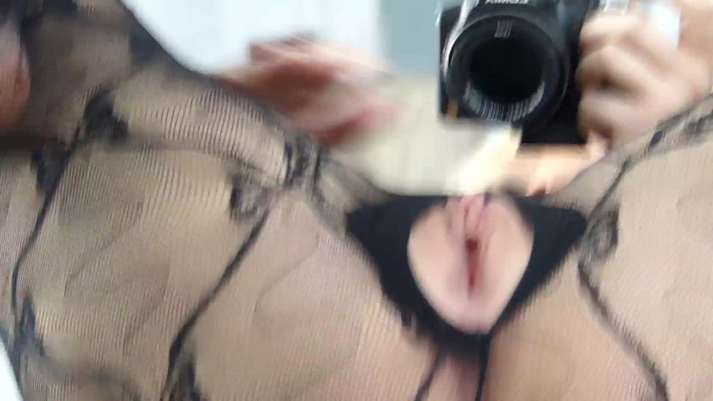 sexy foto nr. 6 von NOTGEIL im NETZ- CATSUIT!!! Spielst du mit???