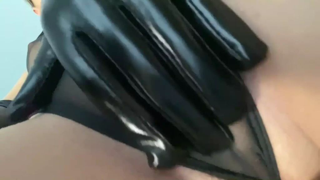sexy foto nr. 2 von PERVERSE SPRITZTOUR! Squirt im Lackoutfit!!!