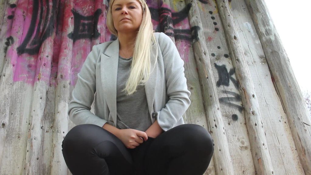 sexy foto nr. 5 von BIBI allein unterwegs! Orgasmus an der Bushaltestelle!!
