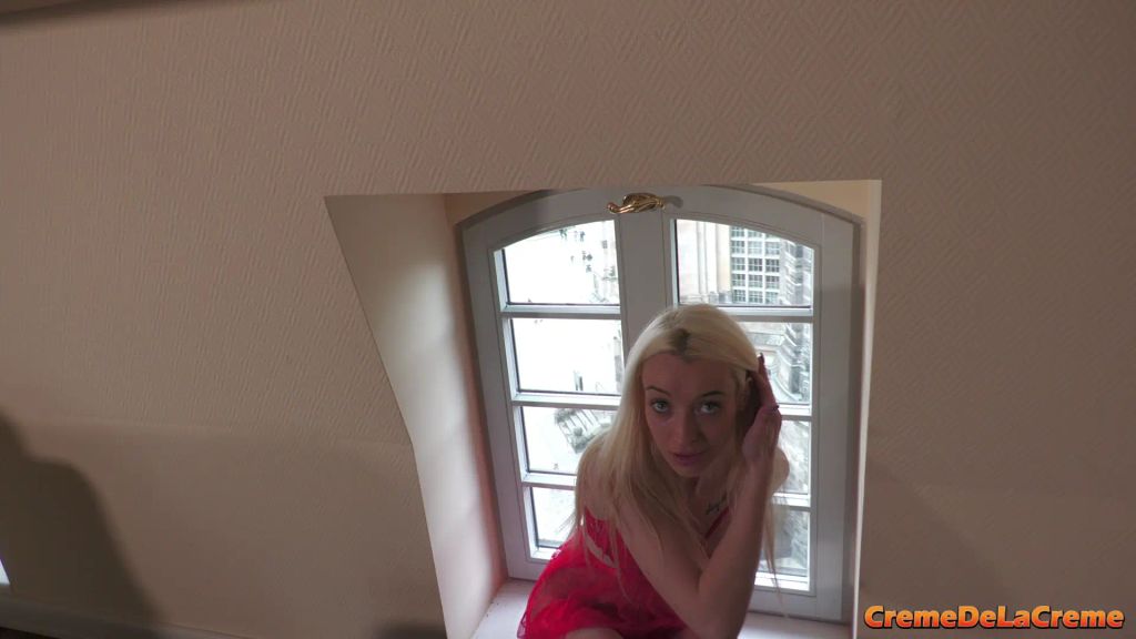 sexy foto nr. 1 von Dildo Public am Fenster abgeritten