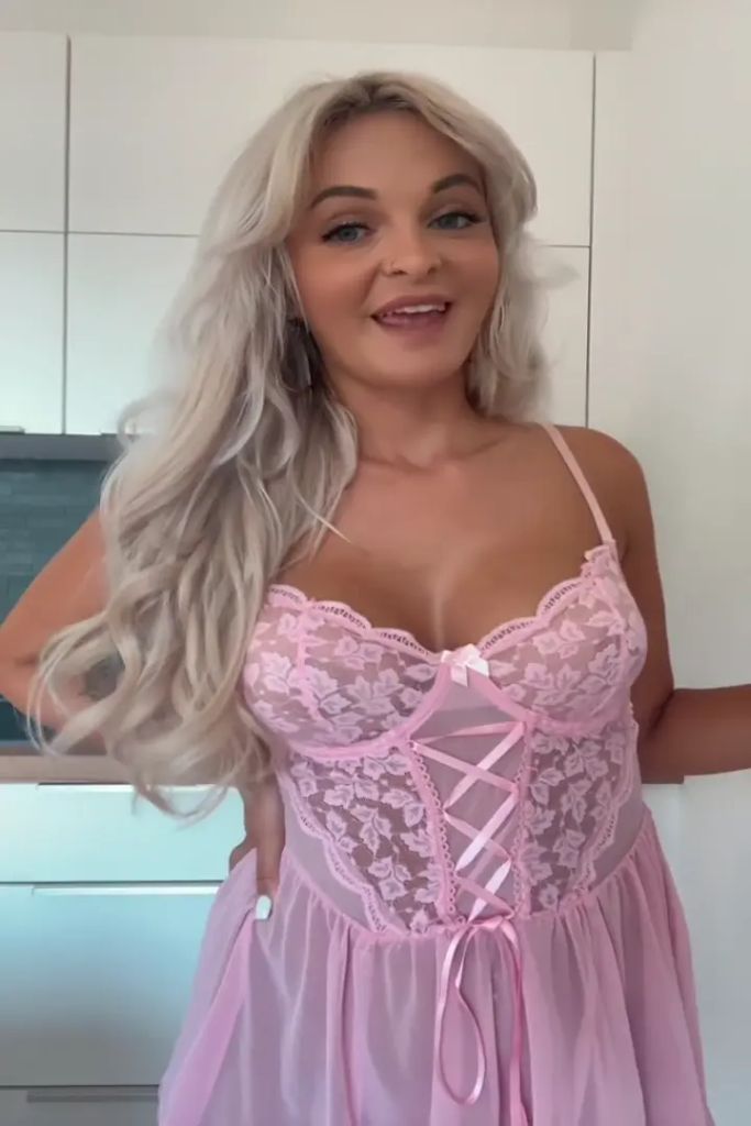 sexy foto nr. 1 von Ich liebe Mandelmus. Besonders wenn ich es von meinen Brüste